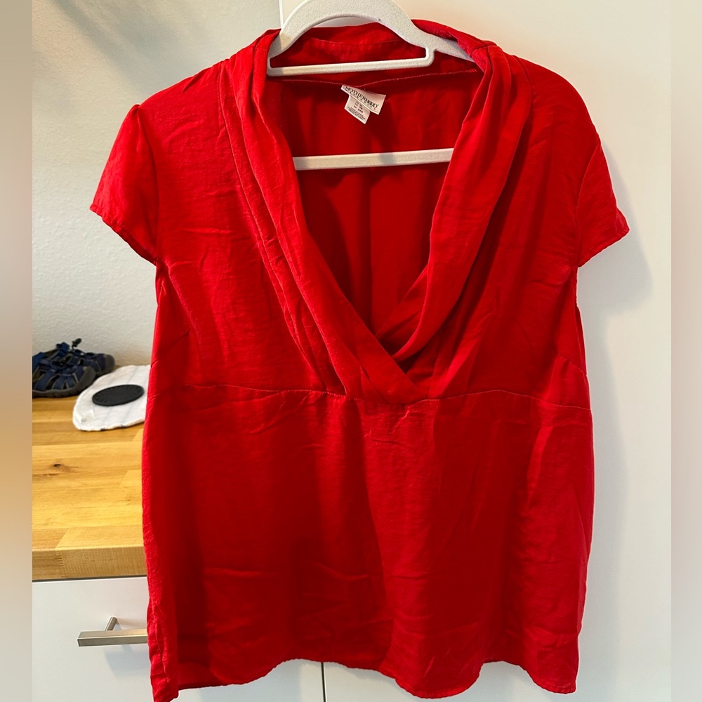 Maternity vneck red top